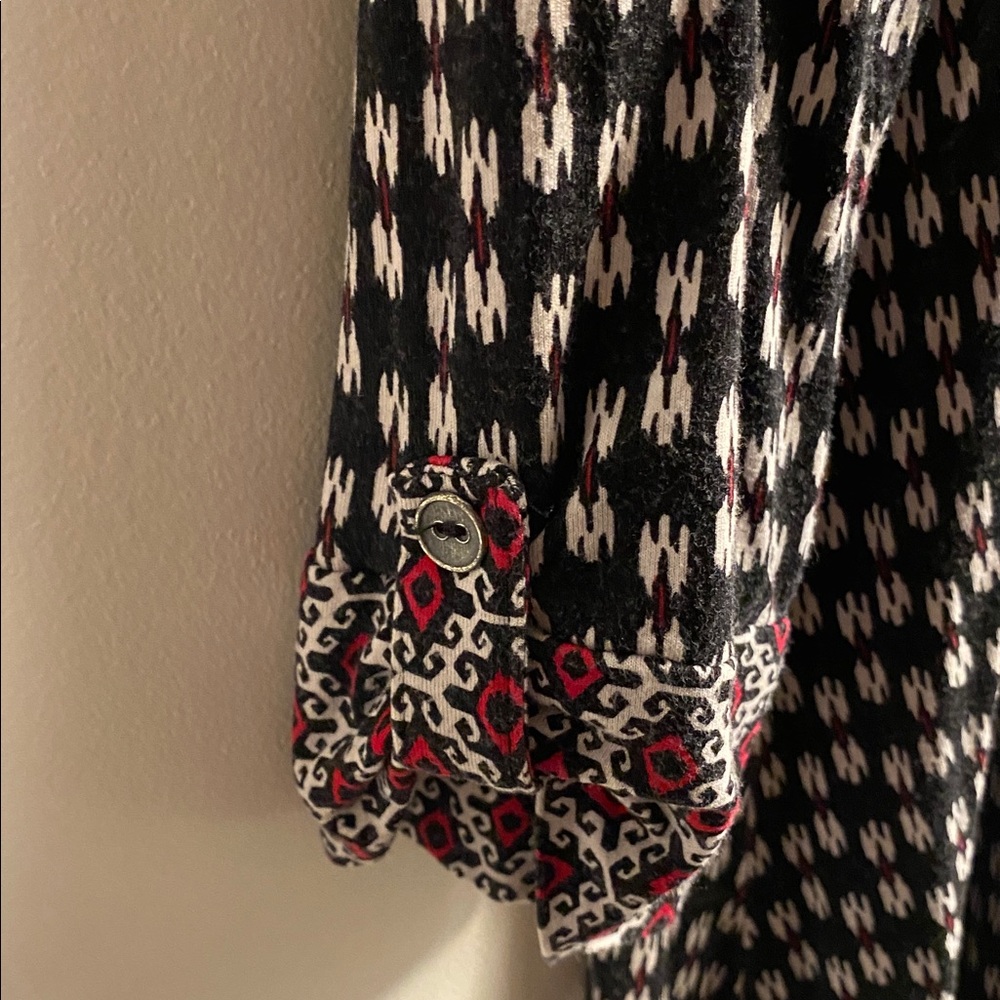 Patterned Button-Up Shirt - Picture 5 of 12